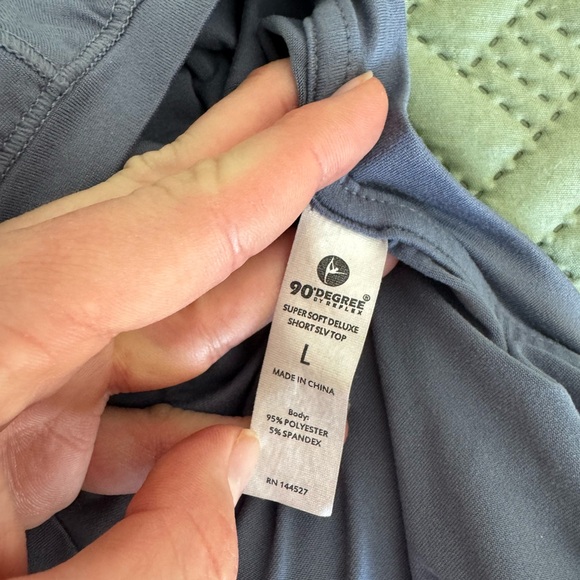 90 Degree Sweat Wicking Tee Size L - Picture 6 of 6